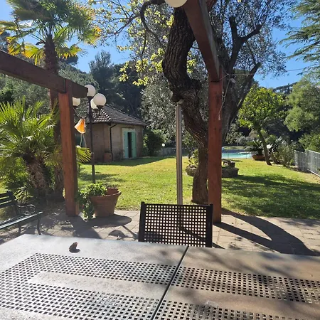 Aurora Con Piscina Privata A Villa *